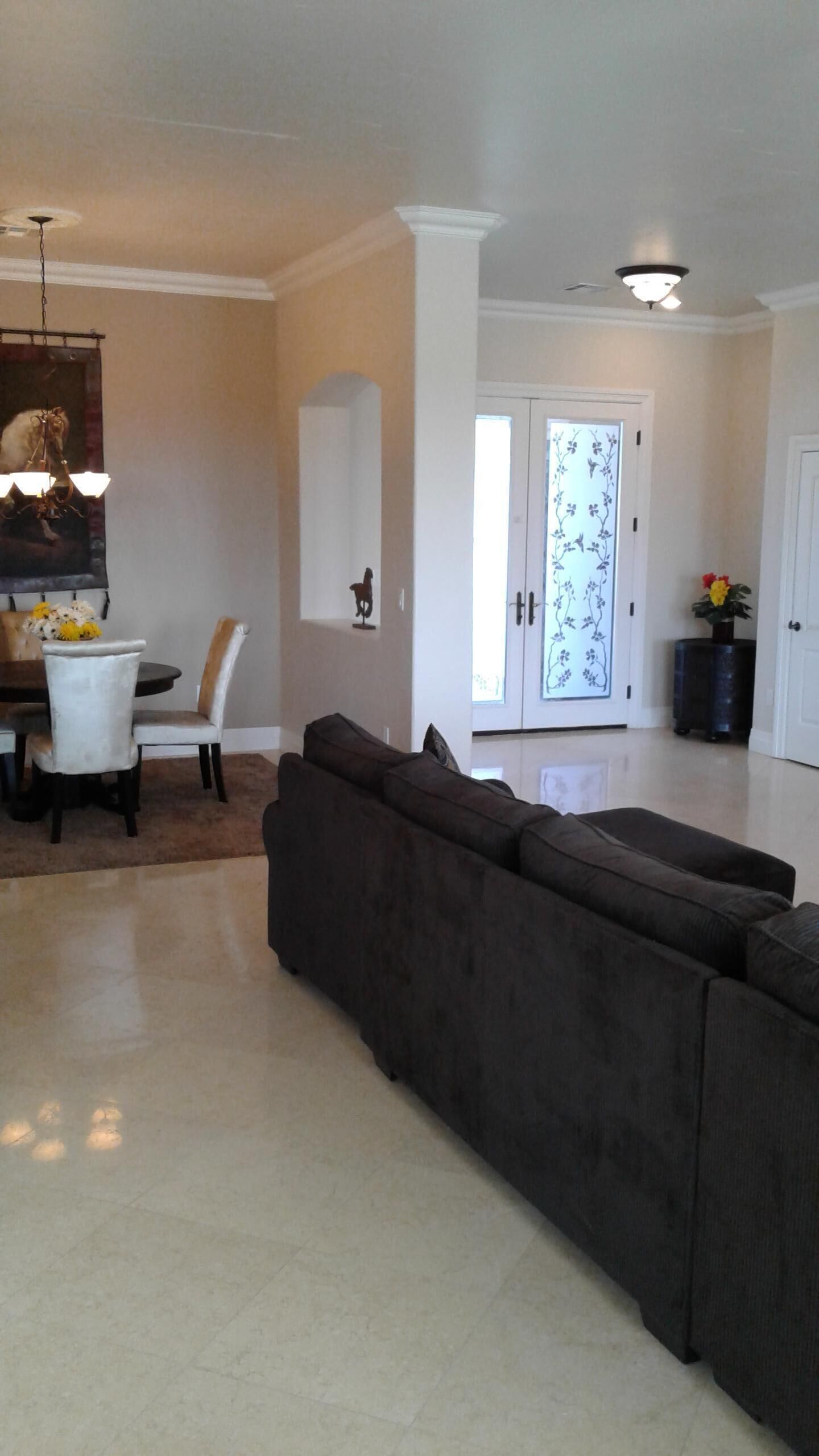 Custom Home fully equipped kitchen / BBQ / Patio / Wifi and much more. 