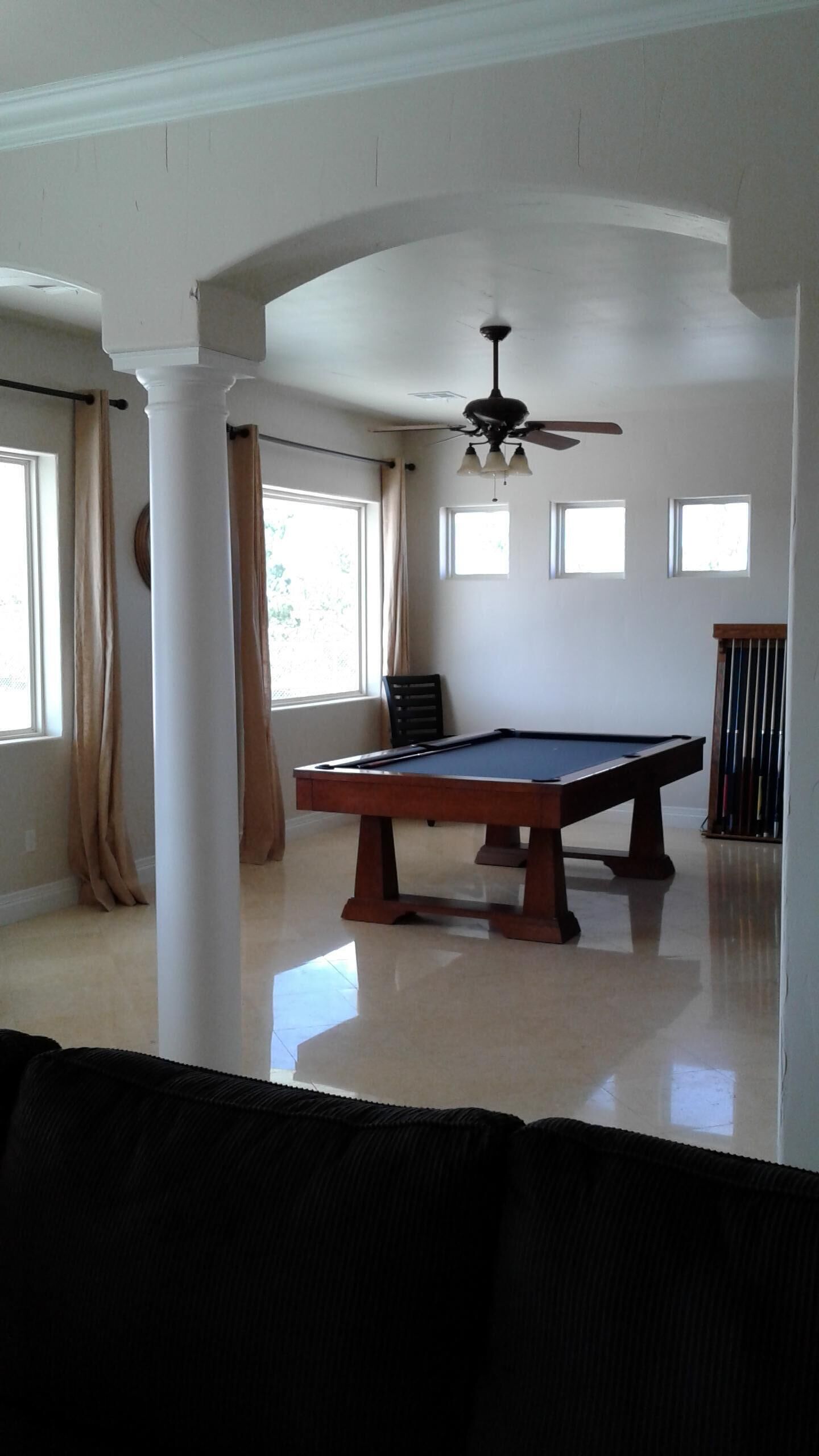 Custom Home fully equipped kitchen / BBQ / Patio / Wifi and much more. 