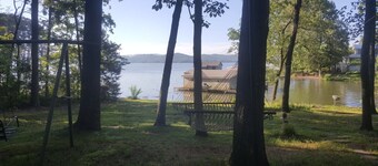 Rustic Mountain Lakefront Cottage