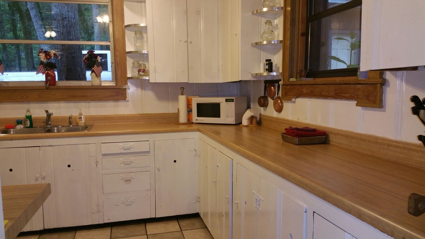 Rustic Mountain Lakefront Cottage 