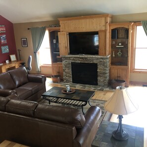 تلفزيون ذكي، مدفأة، مشغل دي في دي، مكتبة فيديو