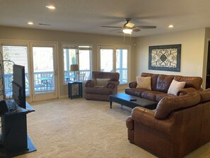 Smart TV, fireplace, Netflix, table tennis
