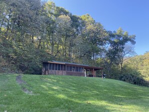 Exterior - Family Friendly Cozy Cabin Located On The Shenandoah River. (Luray)