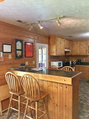 Fridge, microwave, oven, stovetop - Family Friendly Cozy Cabin Located On The Shenandoah River. (Luray)