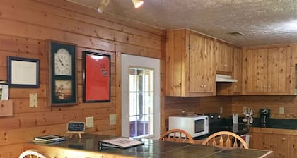 Family Friendly Cozy Cabin Located On The Shenandoah River.