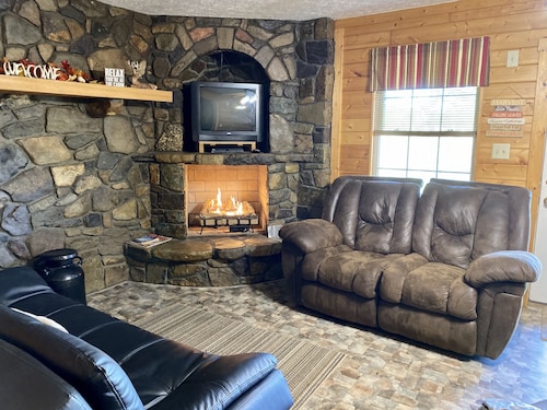 Family Friendly Cozy Cabin Located On The Shenandoah River.