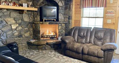 Family Friendly Cozy Cabin Located On The Shenandoah River.