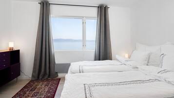 3 bedrooms, iron/ironing board, WiFi, bed sheets