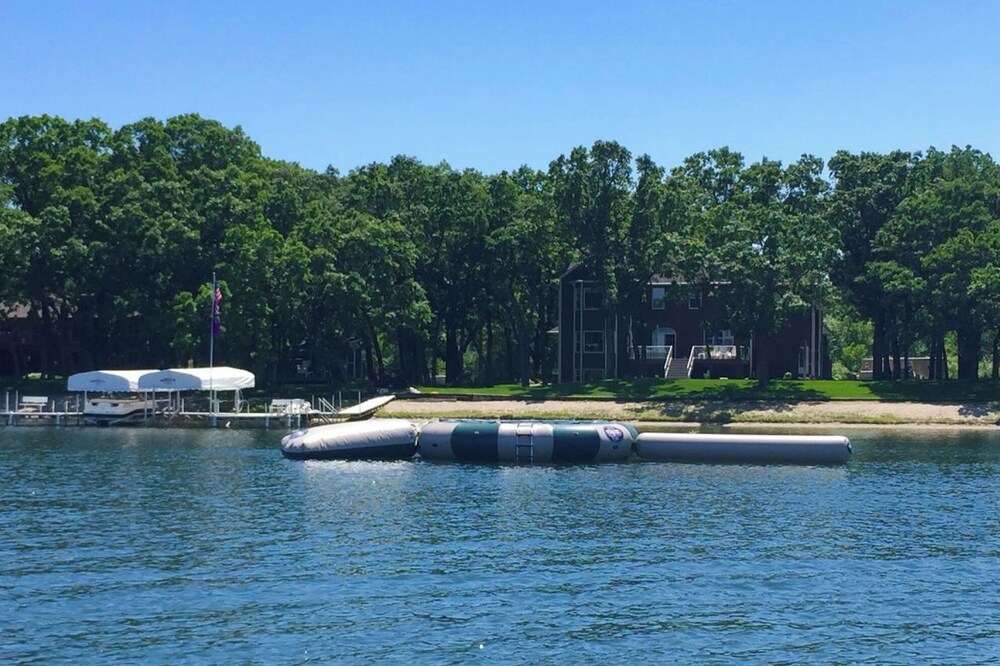 Perfect Family Getaway - Sandy Beach, 22 Ft. Pontoon, Water Trampoline and More!