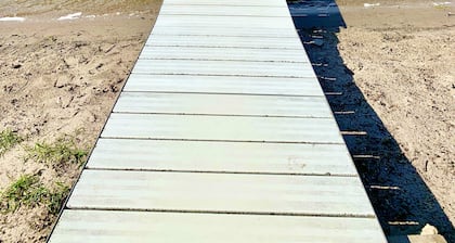 Perfect Family Getaway - Pontoon, Sandy Beach, Water Trampoline and More!