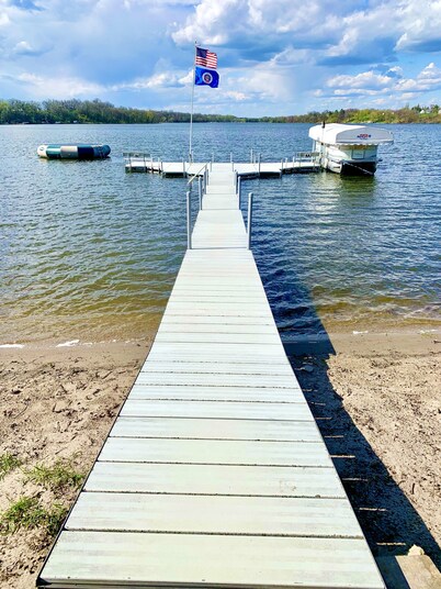 Perfect Family Getaway - Pontoon, Sandy Beach, Water Trampoline and More!