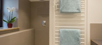 Newly Renovated! Perfect home away in Munich.