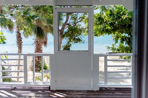 Silver Palms # 2 – Exclusive Long Bay Beachfront Retreat with Pool