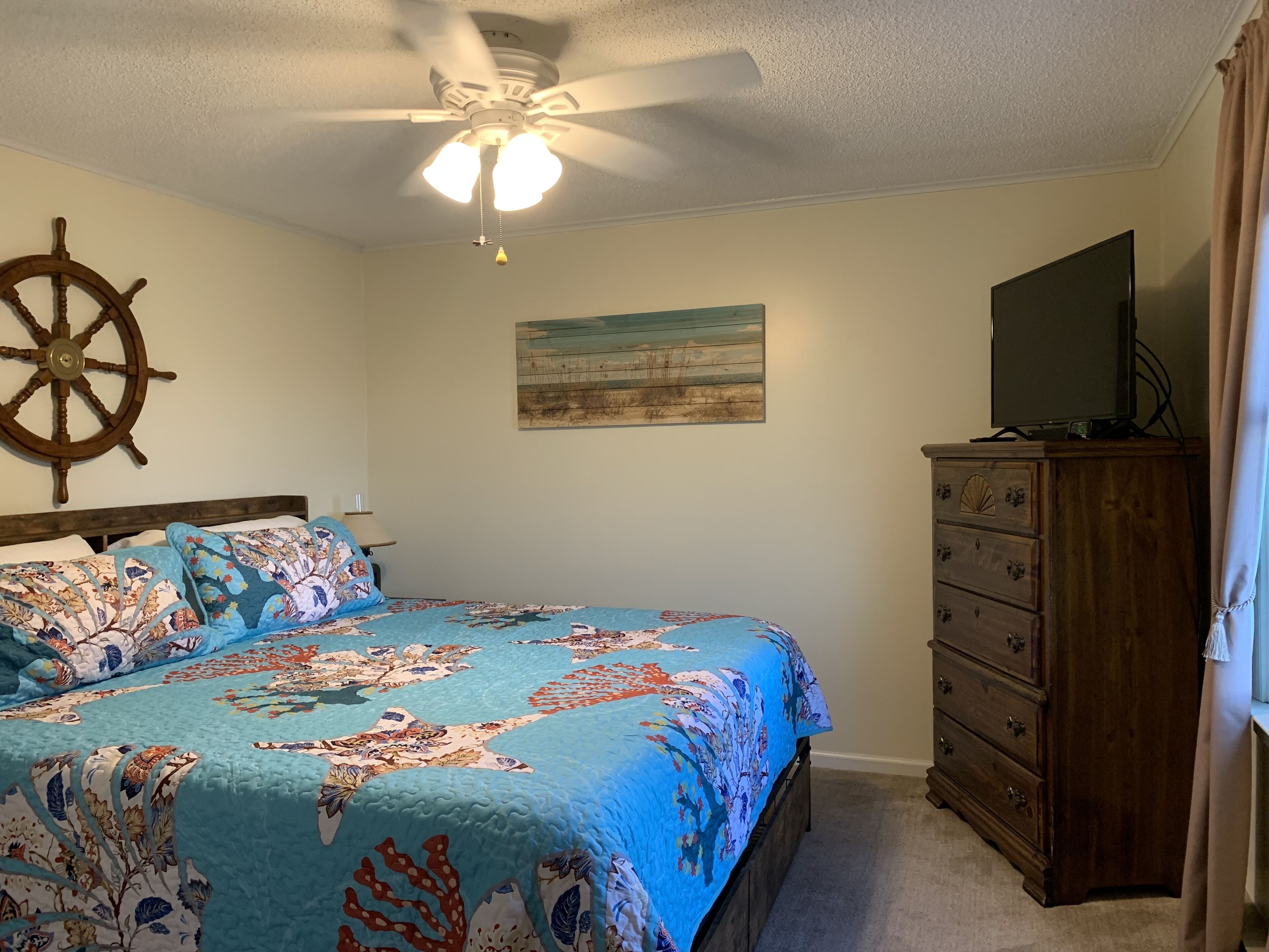 Beautiful Soundfront Home with Currituck Lighthouse View