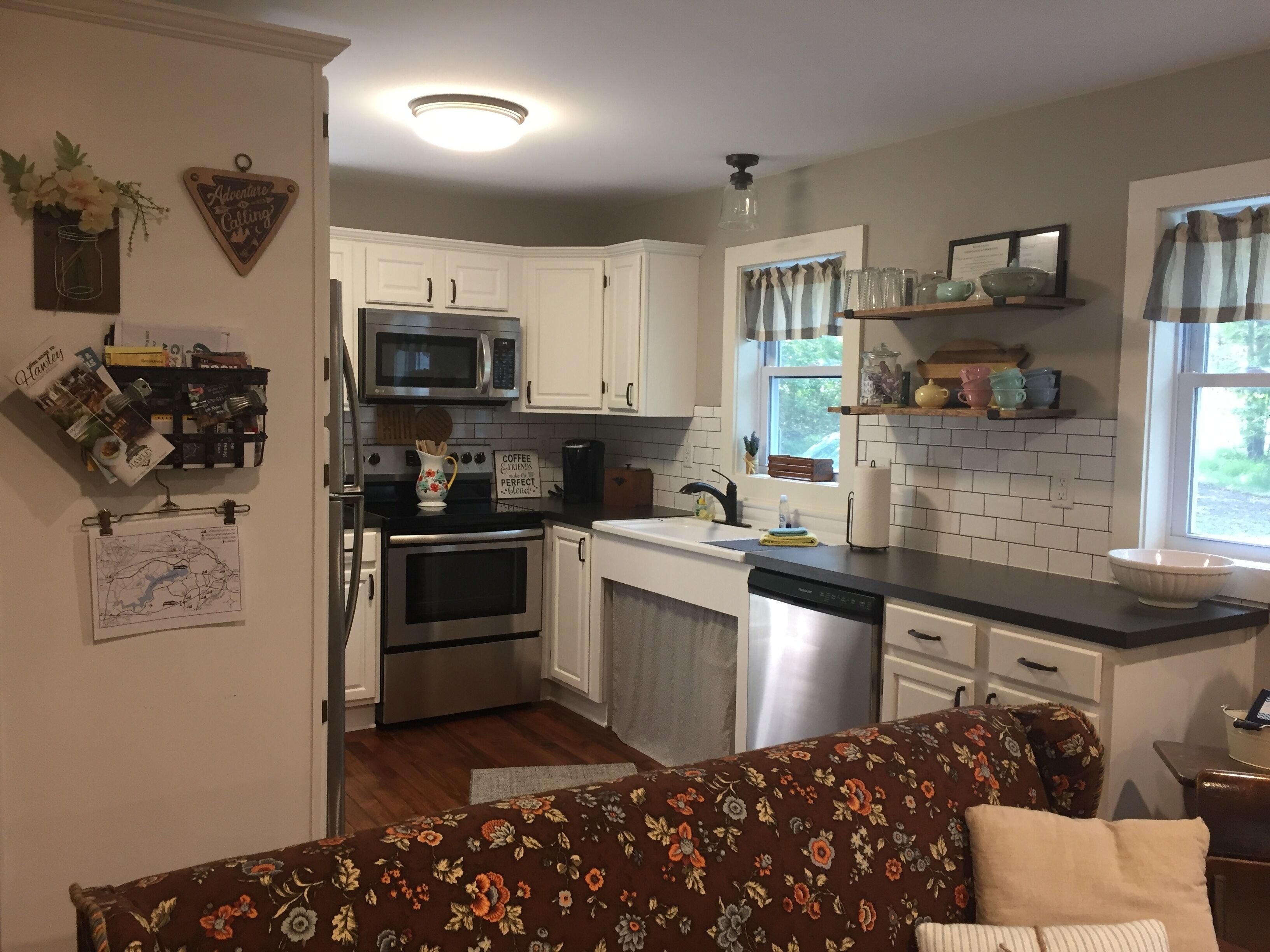 Private - Cozy - Lake Front Cottage -  Lake Access, family friendly & fire pit  