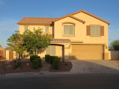 NO EXTRA FEES Vacation Home - Sleep 8 - Private Swimming Pool/Basketball Court 