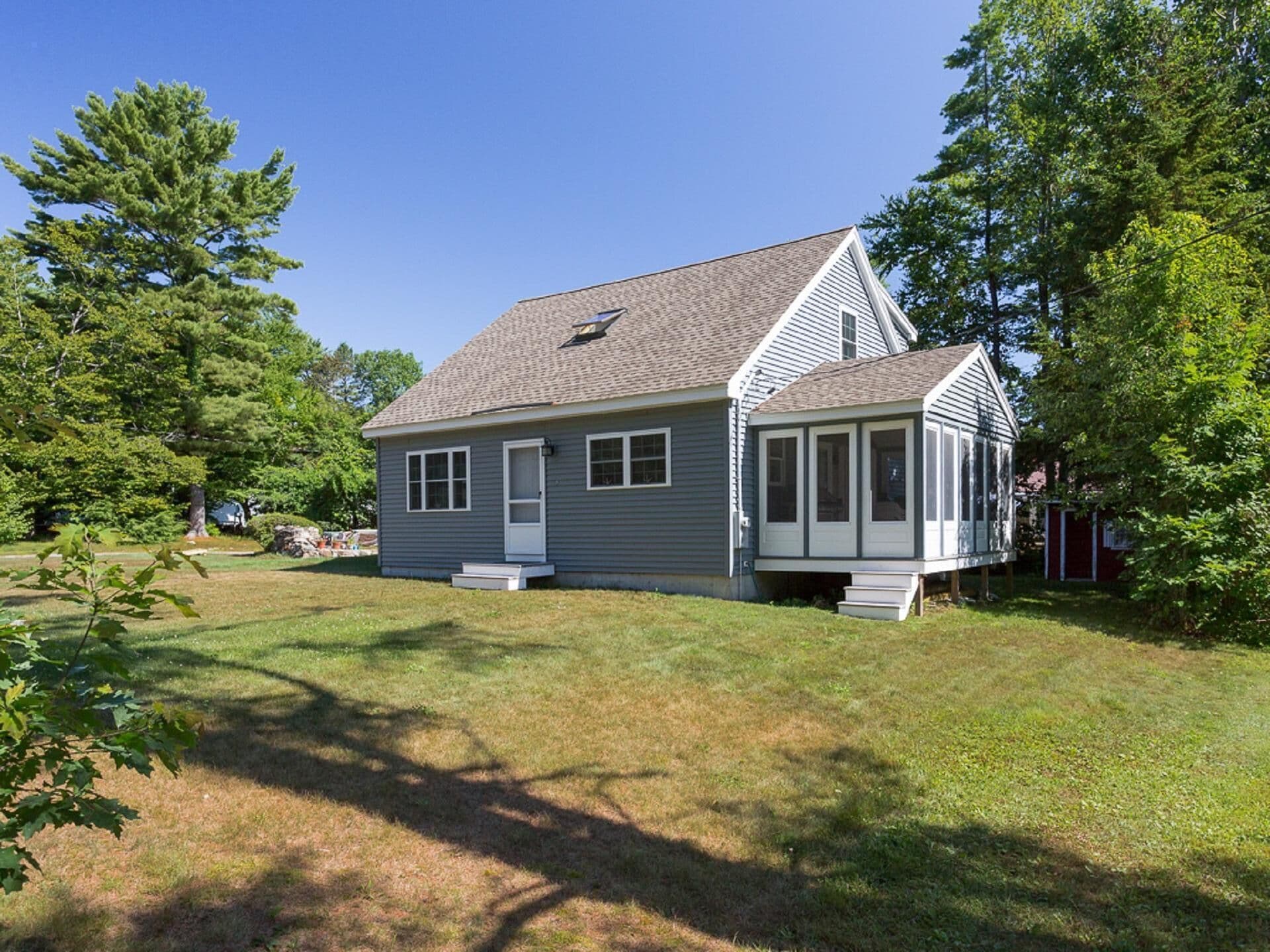 Open Concept Home - Walking Distance to Long Sands Beach 
