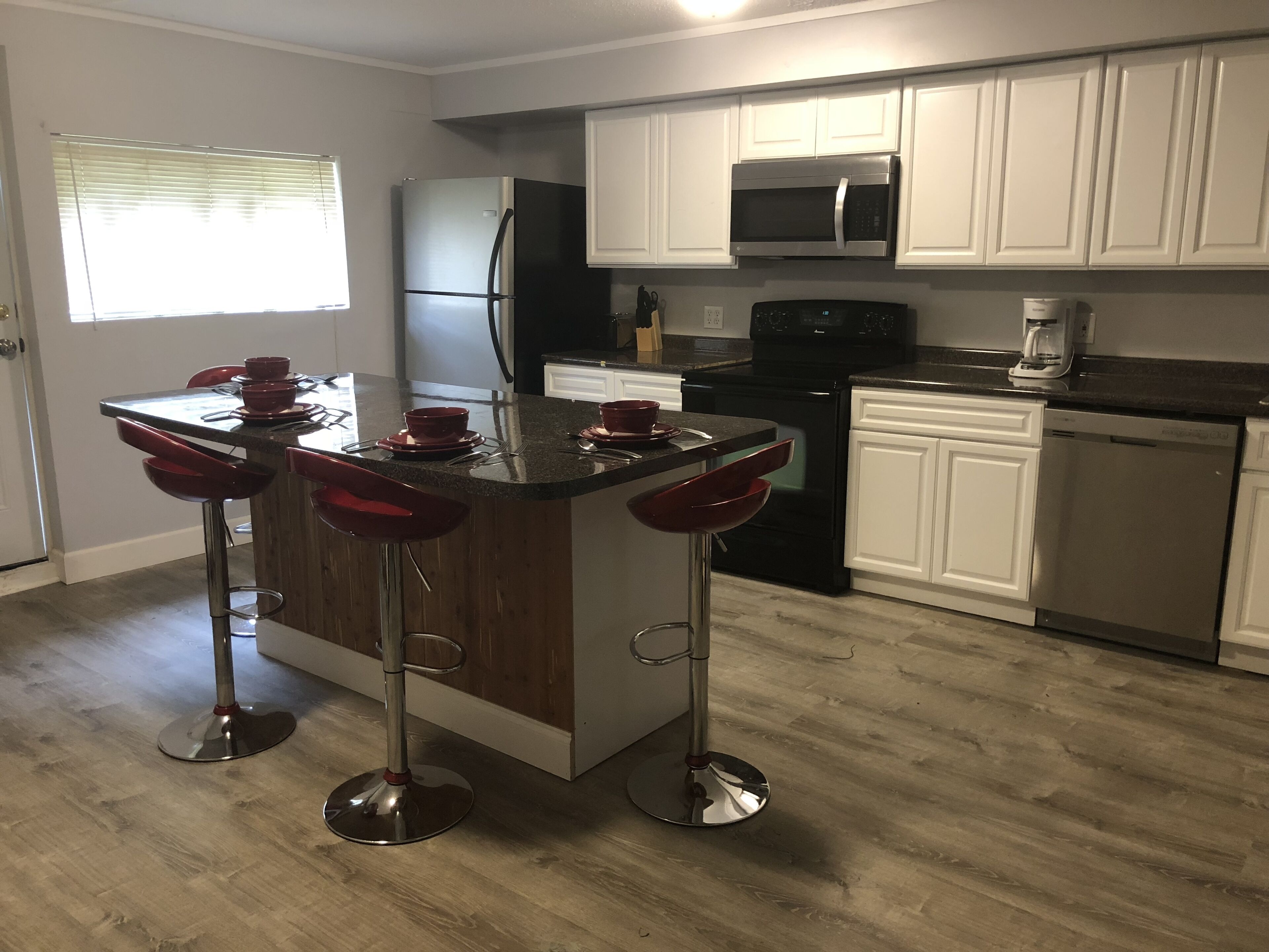 Large Home Accommodates Up To 15 In Niagara USA