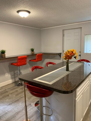 Dining - Large Home Accommodates Up To 15 In Niagara USA (Niagara Falls)