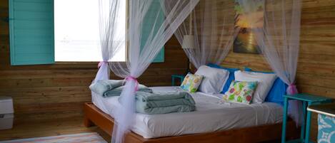 1 bedroom, bed sheets
