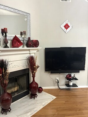 Flat-screen TV, fireplace, DVD player - Great Augusta Masters Rental 2 Miles from Tournament! (Augusta)