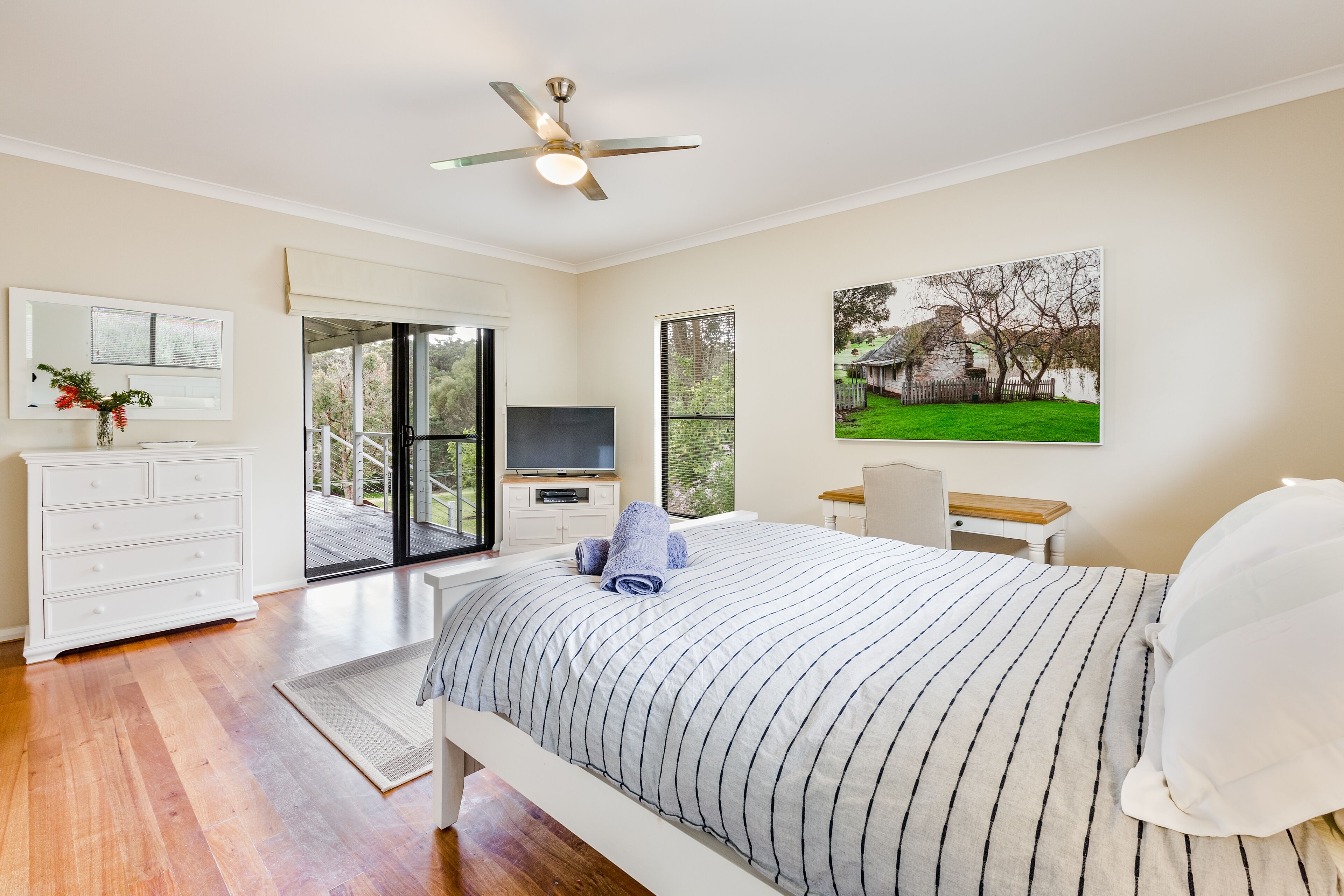 Millbrook Cottage Yallingup -panoramic views down Wildwood Valley — image 18