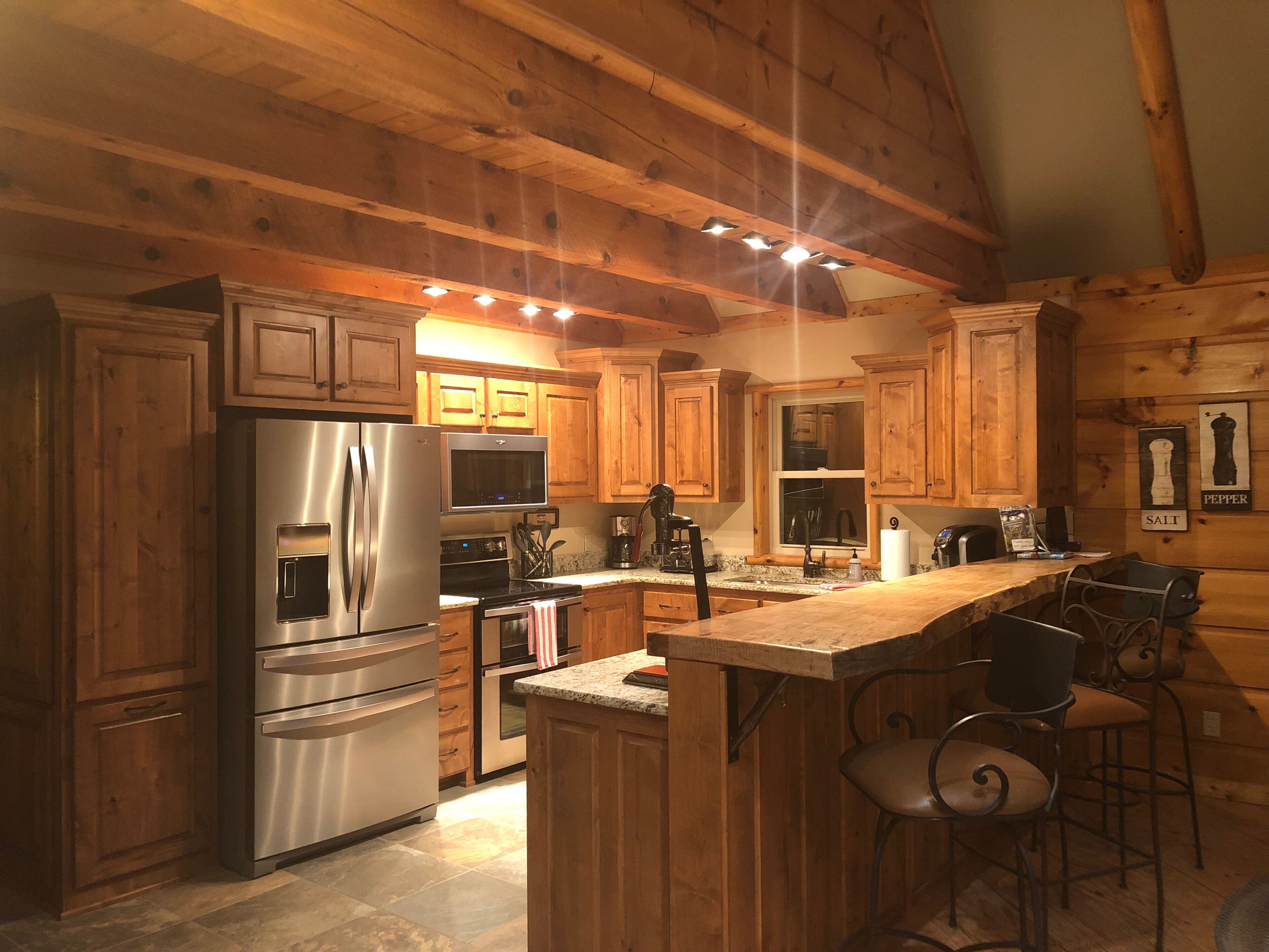 ONE OF A KIND LUXURY LAKESIDE TREE HOUSEPontoon, Ski, Hike, Rejuvenate