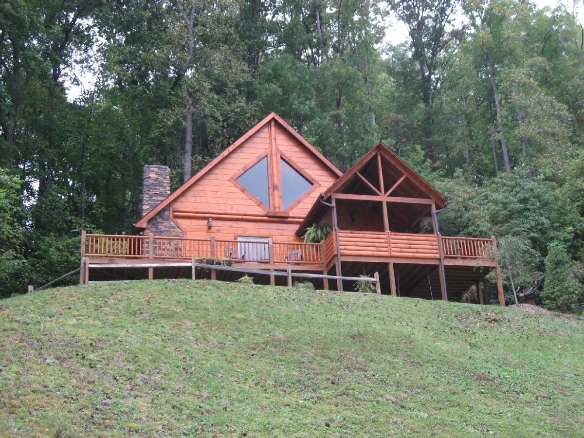 ONE OF A KIND LUXURY LAKESIDE TREE HOUSEPontoon, Ski, Hike, Rejuvenate