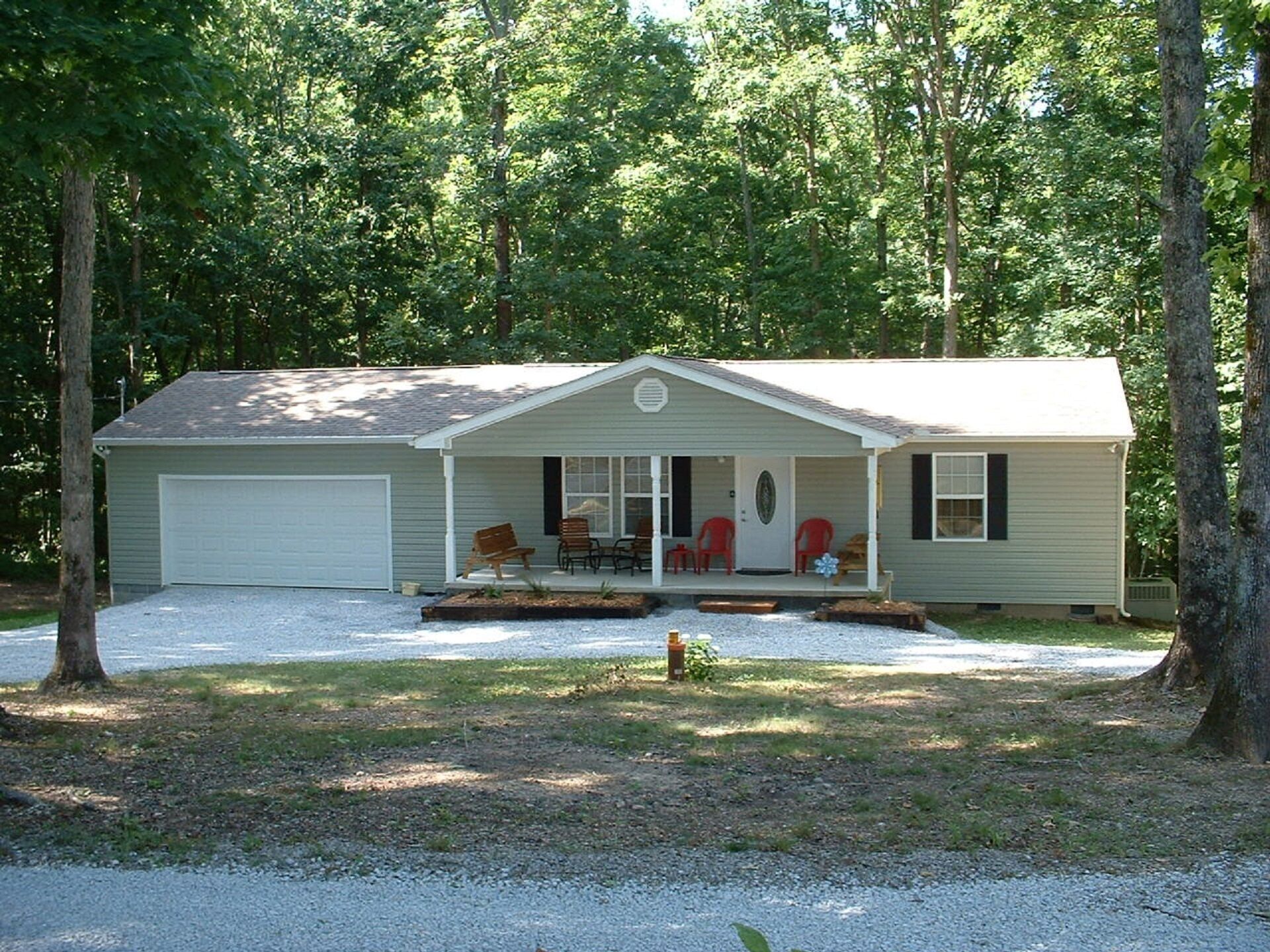 Quiet secluded cottage nestled in a grove of oak trees.