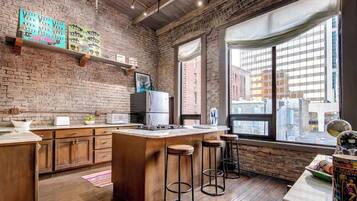 Fridge, microwave, oven, stovetop