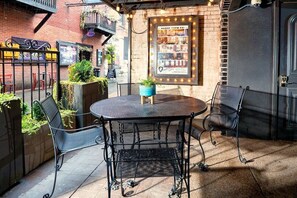 Outdoor dining - City Loft PH*Walk to Broadway*Printers Alley Lofts (Nashville)