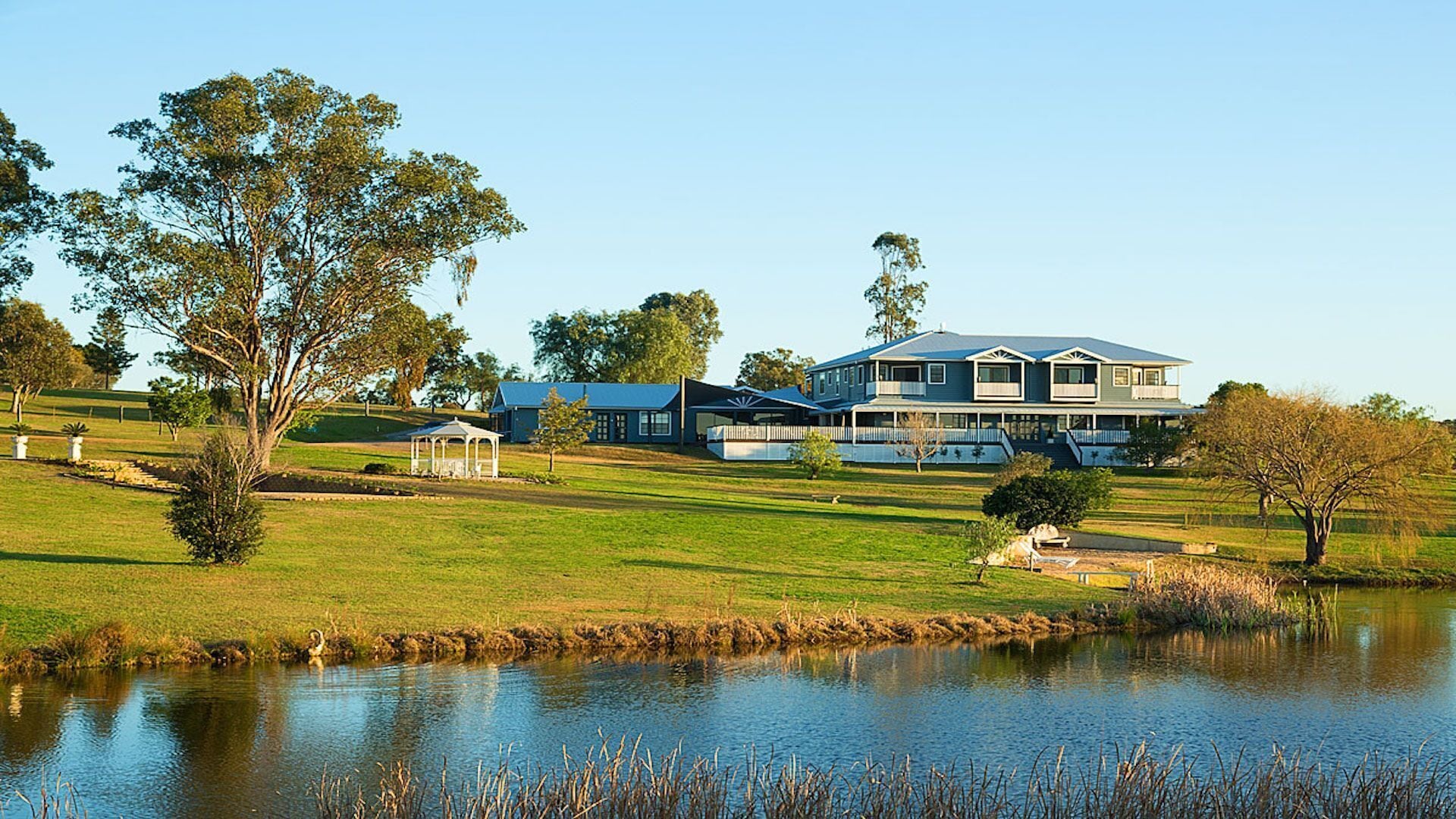 Willow Tree Estate - Luxurious whole of house accommodation -Sleeps 40-Stunning  — image 12