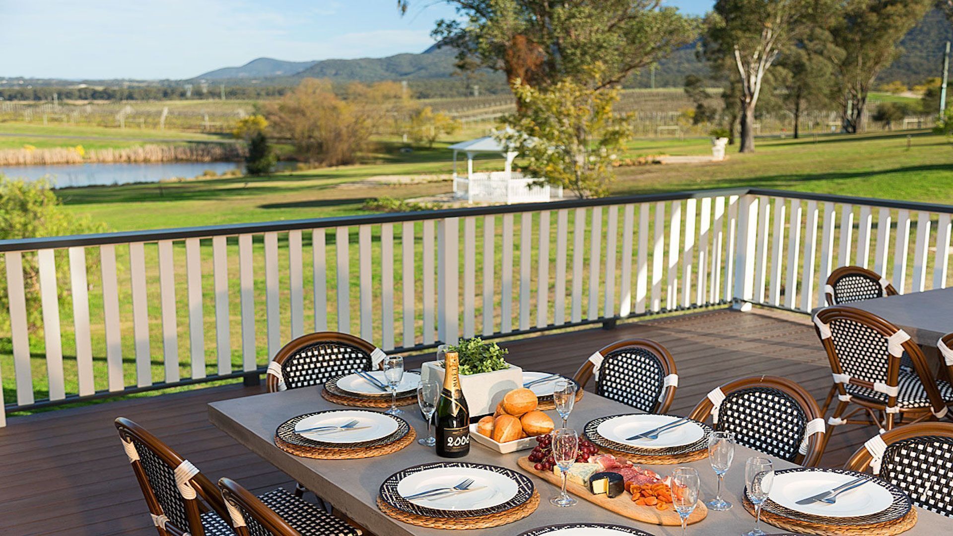 Willow Tree Estate - Luxurious whole of house accommodation -Sleeps 40-Stunning  — image 19