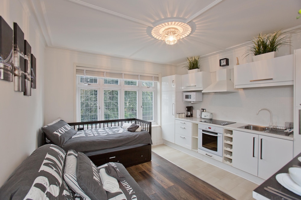Stylish Studio 17 minutes to Centre