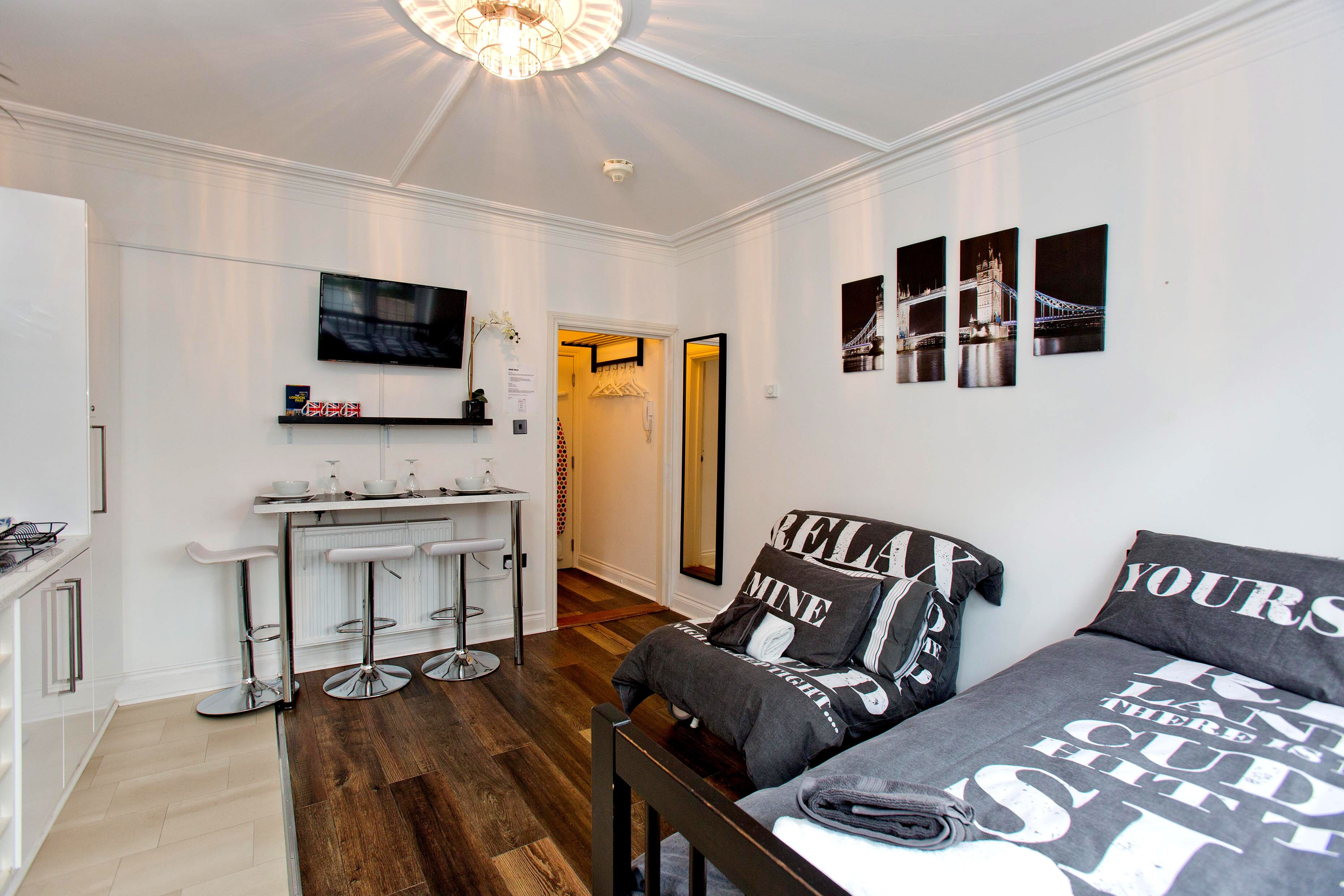 Stylish Studio 17 minutes to Centre