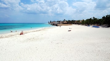 Beach nearby, sun loungers, beach towels