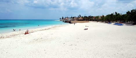 Beach nearby, sun-loungers, beach towels