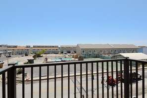 Property grounds - XPLORIE ACTIVITIES & LINENS INCLUDED*!  PANORAMIC VIEWS!! Bahama Princess-Direct bayfront 2BR/2BA condo. (Ocean City)