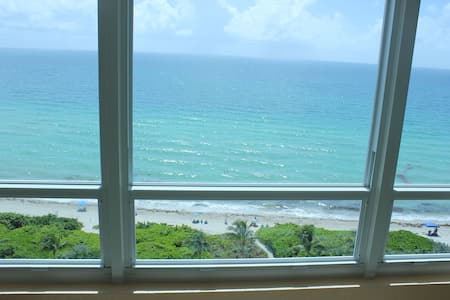Miami Beach Apartment