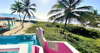 Villa flamingo; Cascada, Piscina infinita, Cama colgante en la playa, Bañera de hidromasaje