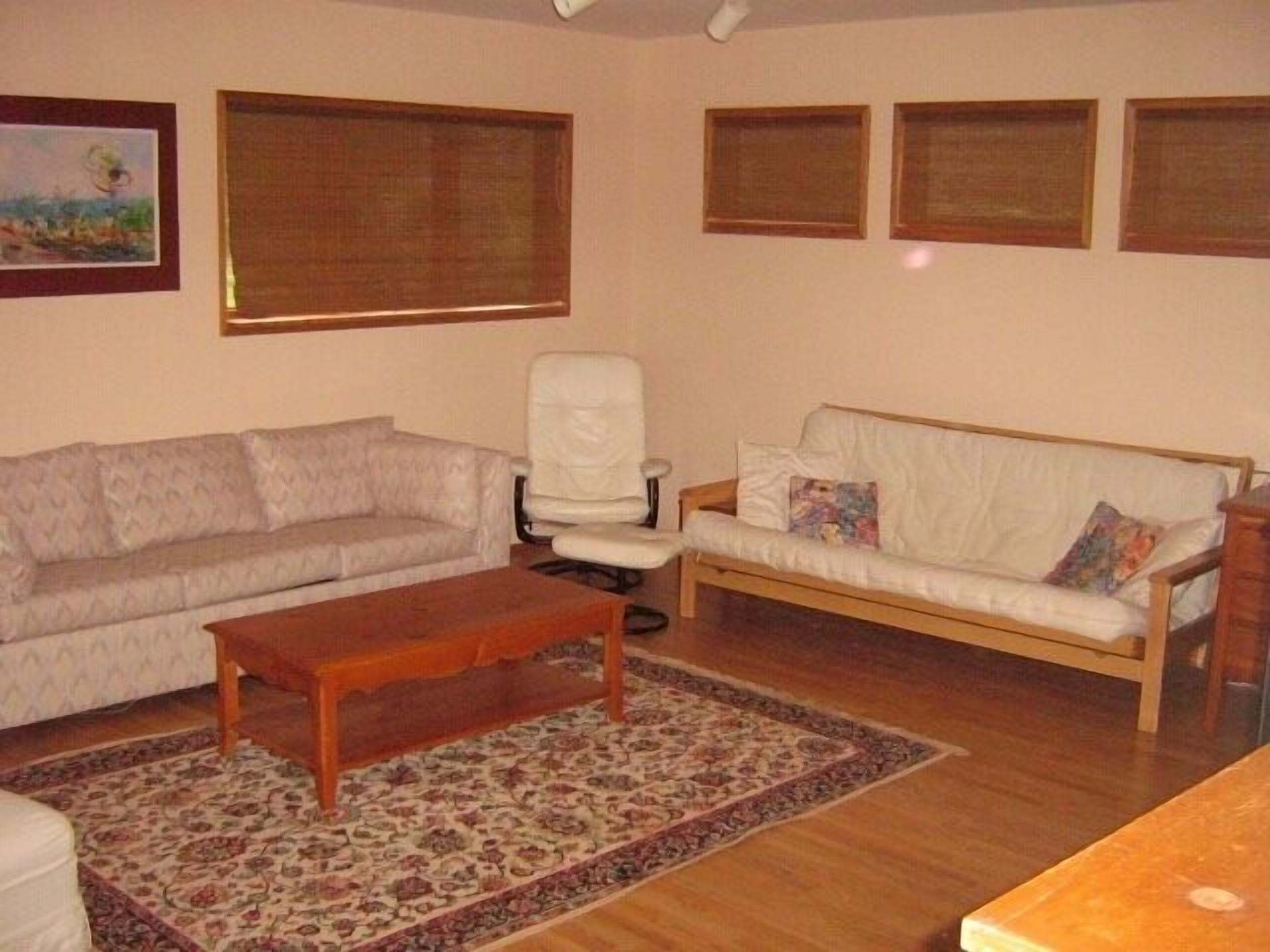 Spectacular Waterfront Retreat On South Pender Island - Low Bank Beachfront