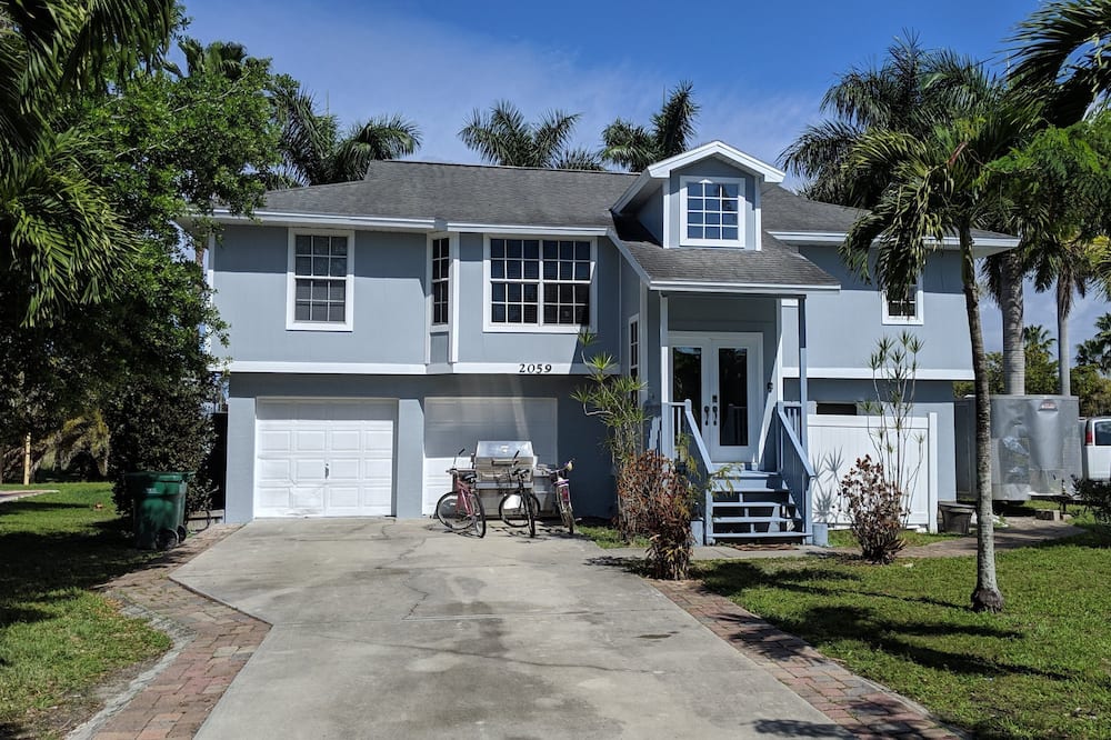 Royal Palm House  2 story home near Naples Bay and Beach