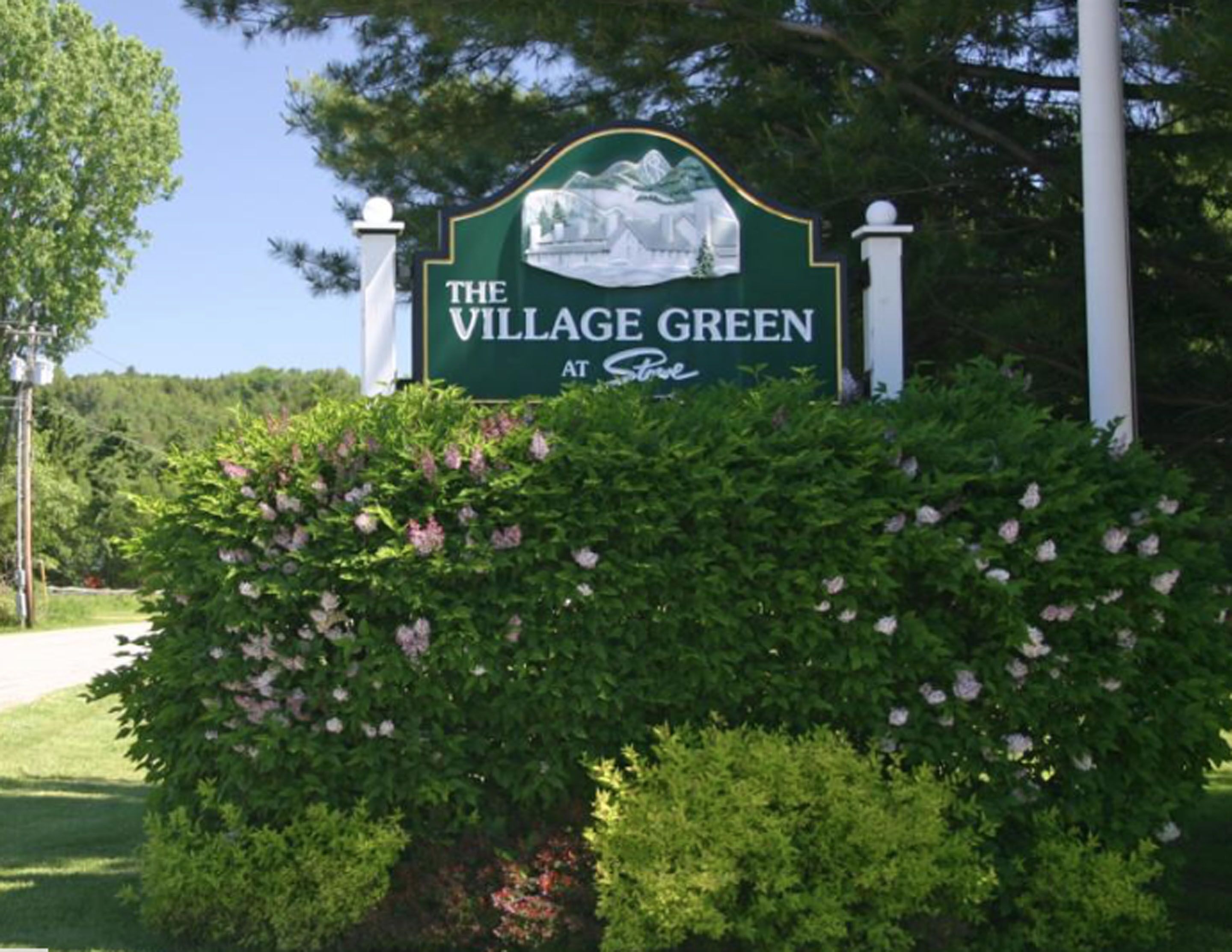 Clean & Cozy Condo At The Village Green Townhouse Condominium Resort