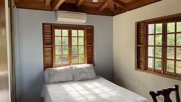 4 bedrooms, in-room safe, iron/ironing board, WiFi