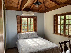 4 chambres, coffres-forts dans les chambres, fer et planche Ă repasser