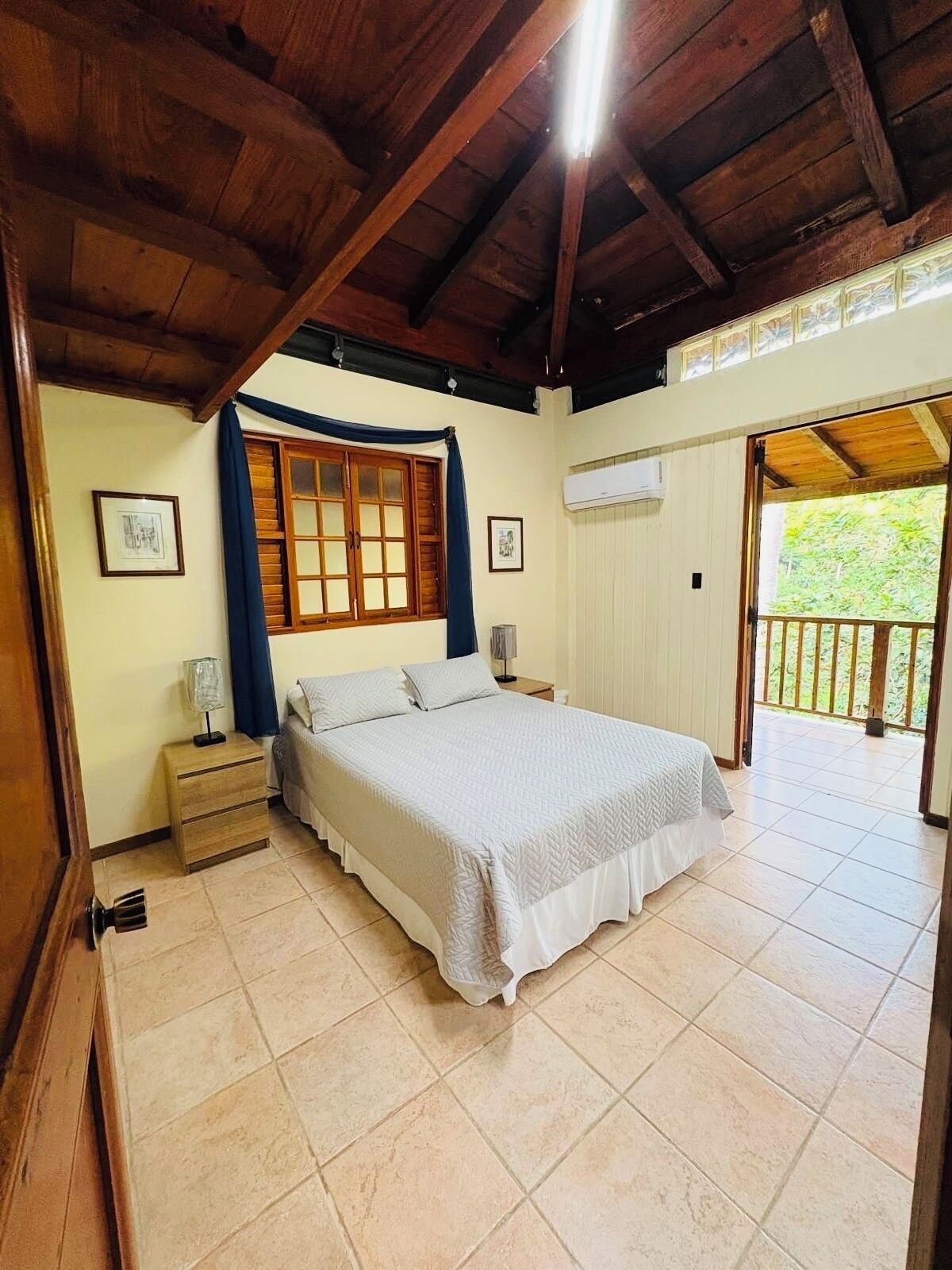 4 bedrooms, in-room safe, iron/ironing board, WiFi