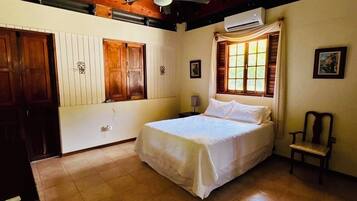 4 soverom, safe på rommet, strykejern/-brett og wi-fi