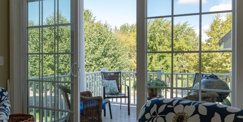 Plenty of space w/3 Levels! Close to Downtown!