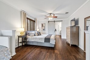 4 bedrooms, iron/ironing board, free WiFi, bed sheets - Lake View in North Austin (Austin)