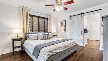 4 bedrooms, iron/ironing board, free WiFi, bed sheets